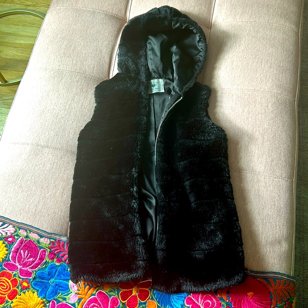 Italian faux fur hooded vest zipper- black -great conditions: 7 to 10 yy